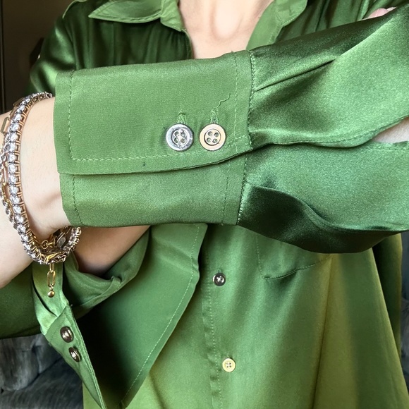 Women's 100% Silk Button Down Shirt, Green V Neck Small Office Blouse, Workwear - Picture 7 of 13